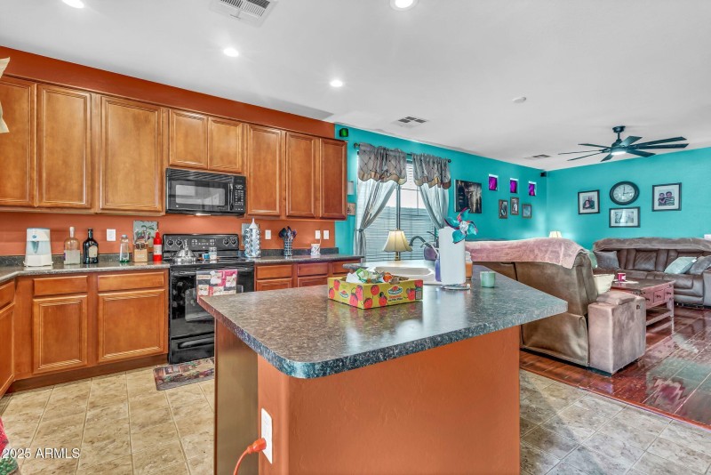21050 E Munoz St-15