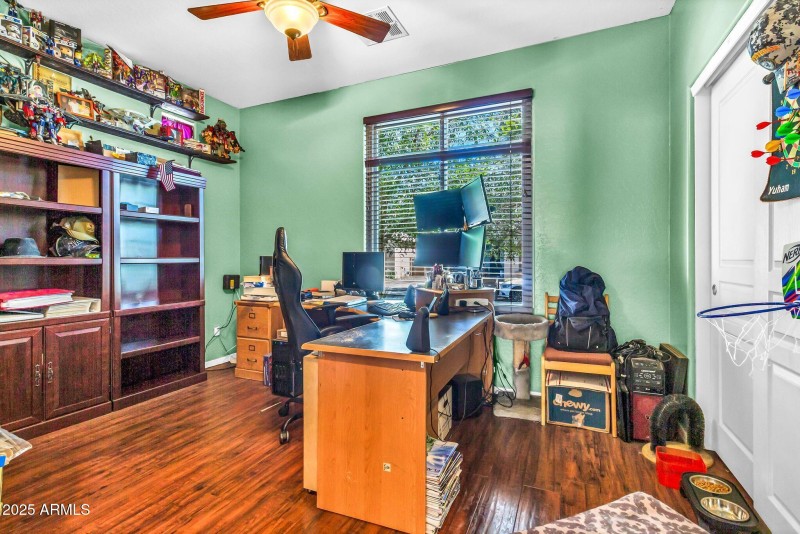 21050 E Munoz St-27