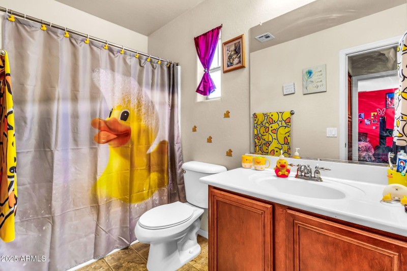 21050 E Munoz St-36