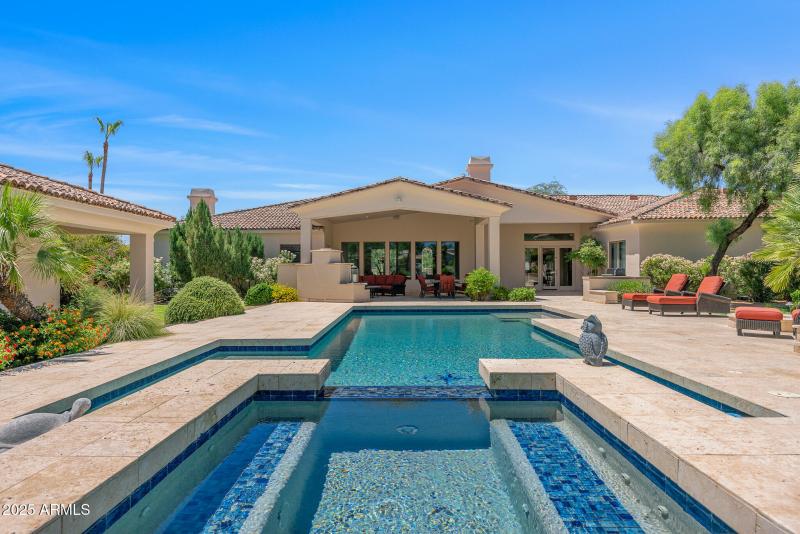 pool and spa lounge