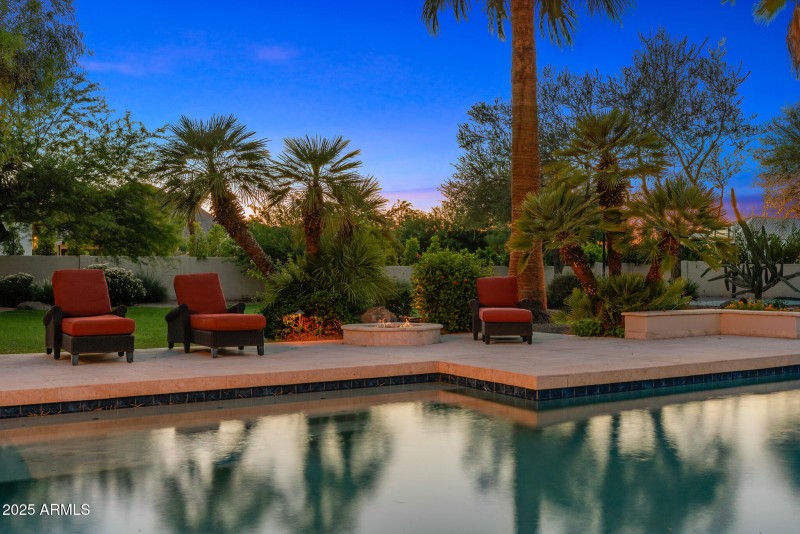 pool lounge firepit
