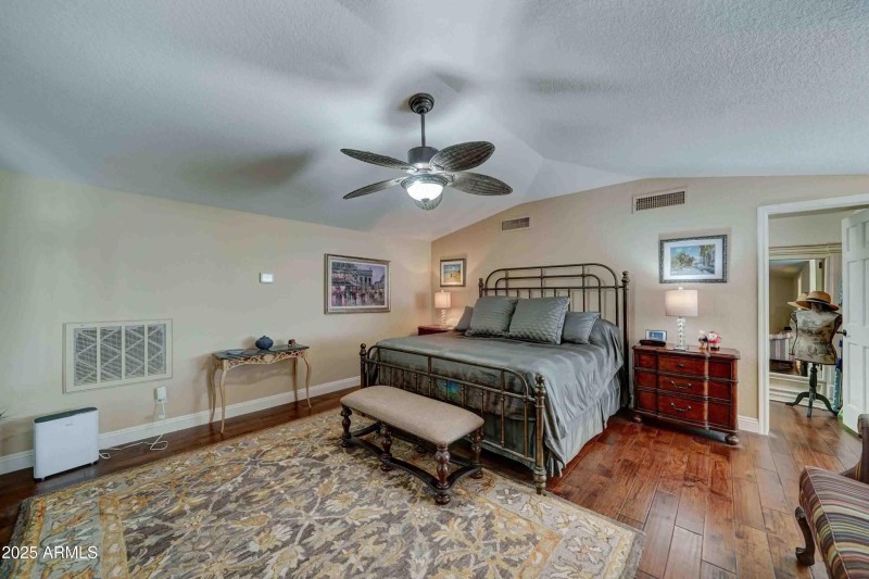 5431 E Piping Rock Rd-21