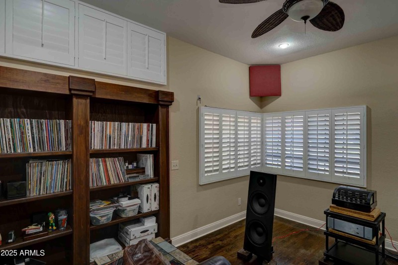 5431 E Piping Rock Rd-33