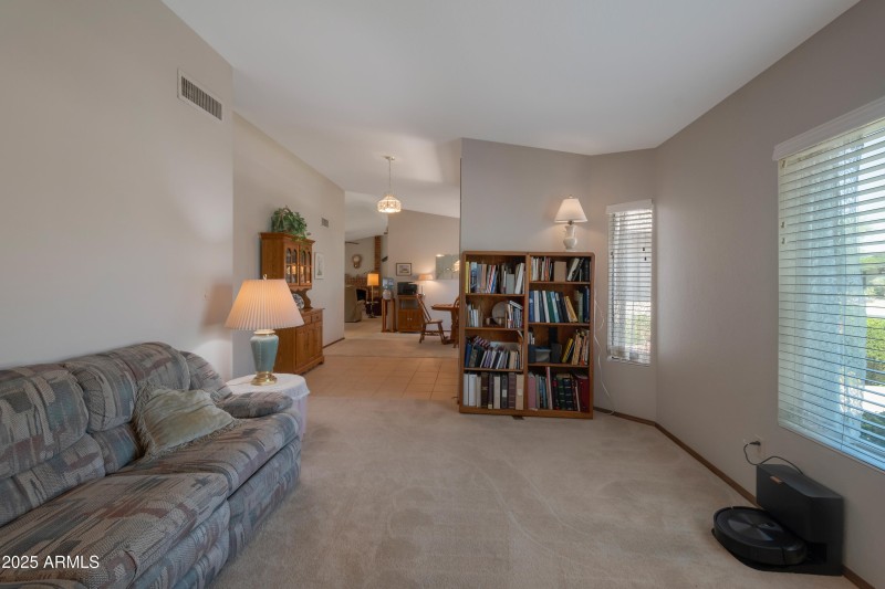 Living Room/Entry