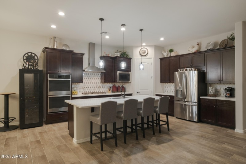 Entertain and Enjoy Friends Here 40th wa