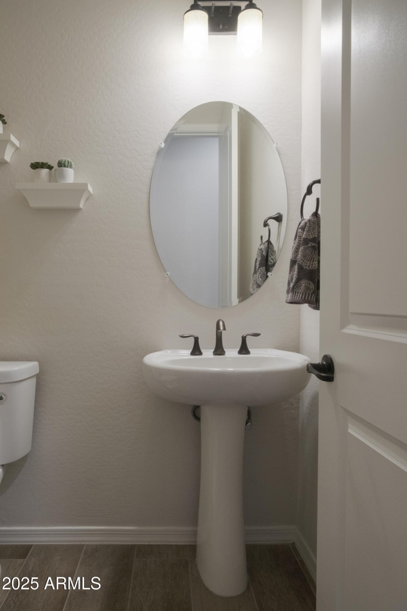 Powder Room 40th way