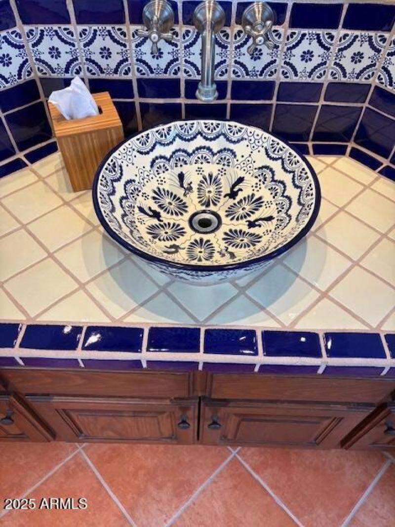 Las Conchas Guest Bath Sink