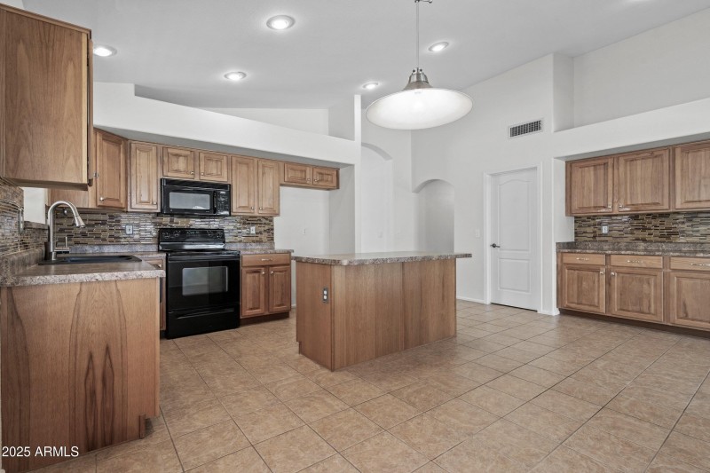 Open space kitchen with eat in breakfast