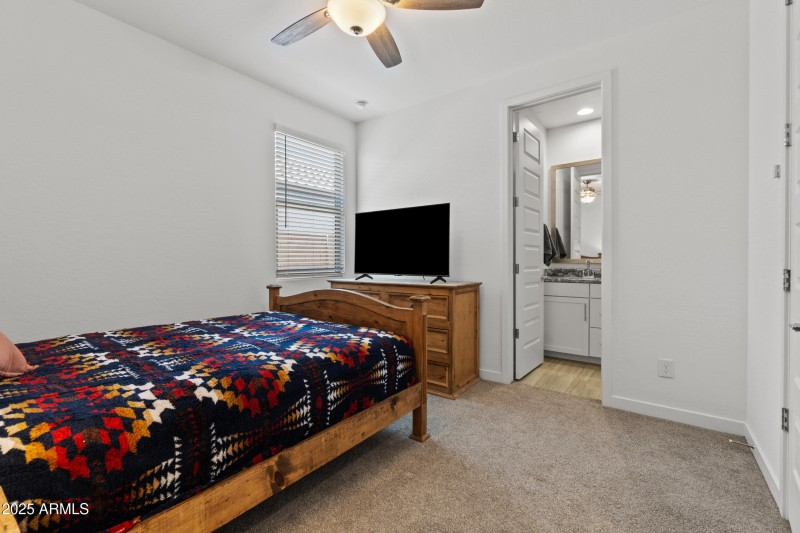 En-Suite Br 2 in Poinsettia