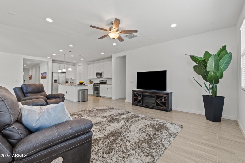 Gorgeous Great Room Poinsettia