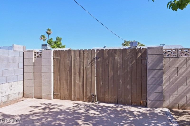 RV gate
