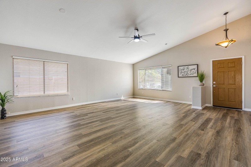 FORMAL LIVING/DINING