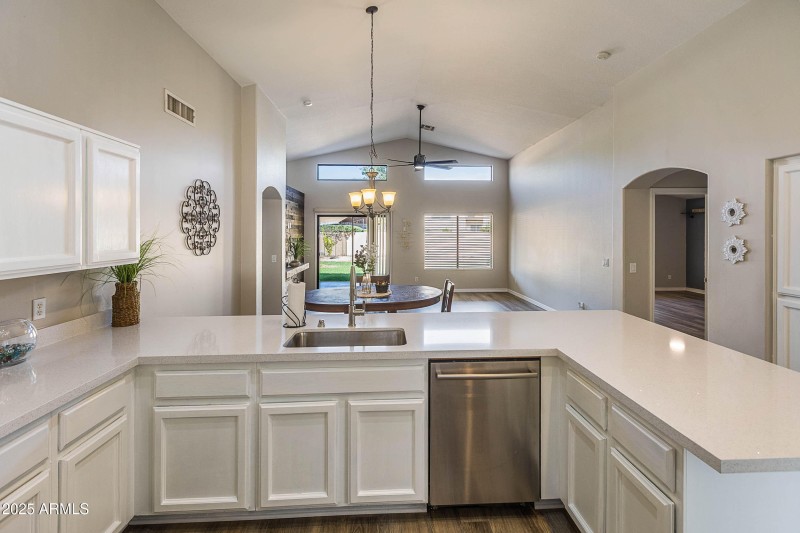 OPEN TO FAMILY ROOM.