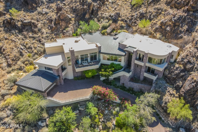 5950 Square Feet
