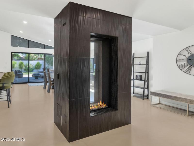 3420 E Oregon Ave-large-012-007-3420 E O