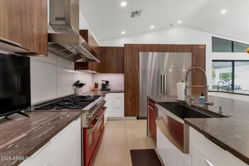 3420 E Oregon Ave-large-017-032-3420 E O