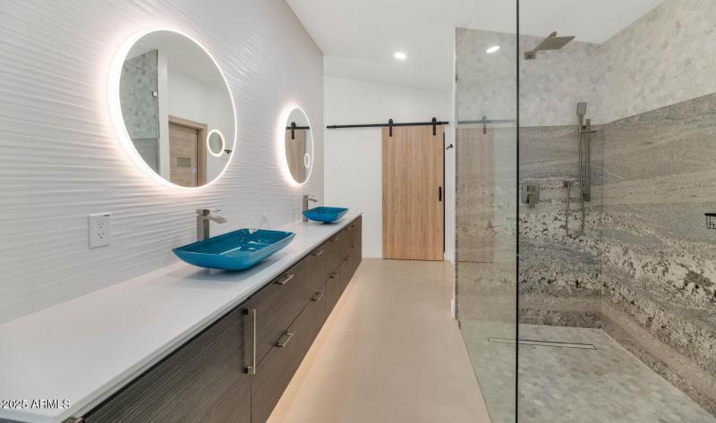 3420 E Oregon Ave-large-021-027-3420 E O