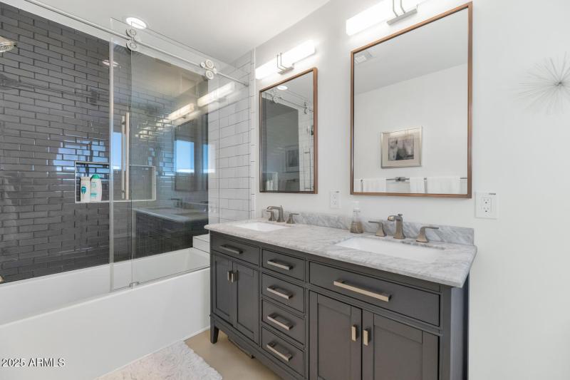 3420 E Oregon Ave-large-026-031-3420 E O