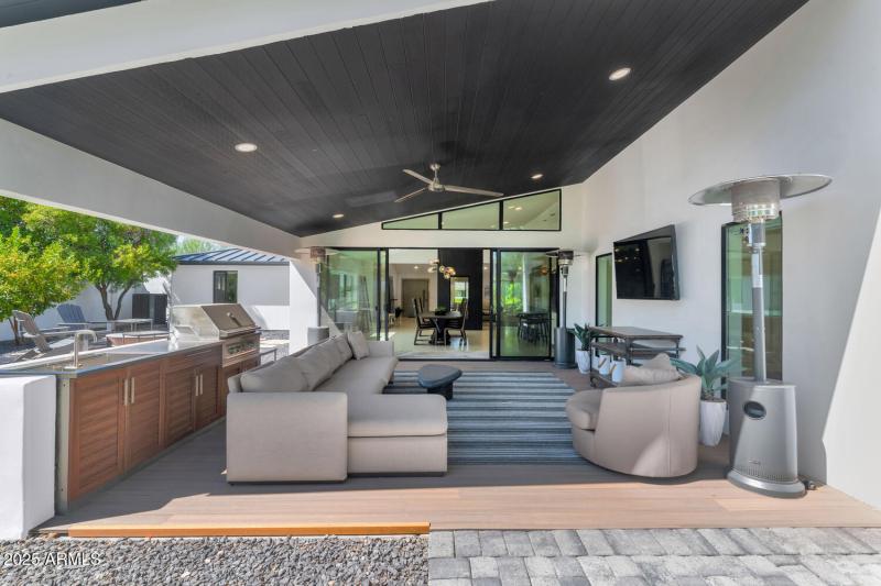 3420 E Oregon Ave-large-032-028-3420 E O