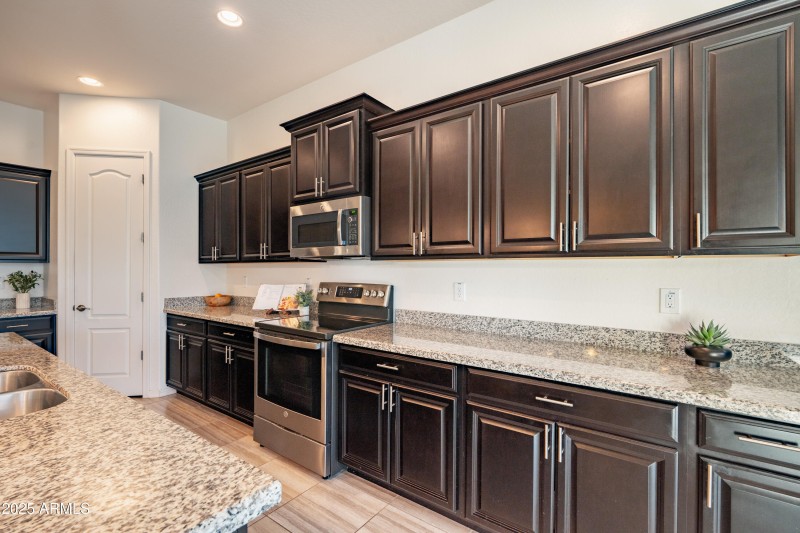 stainless appliances, espresso cabine