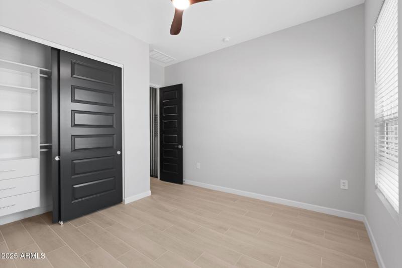 38-web-or-mls-21315-n-59th-ter