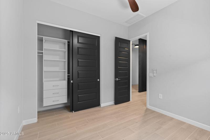 41-web-or-mls-21315-n-59th-ter