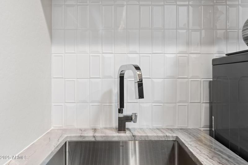 51-web-or-mls-21315-n-59th-ter