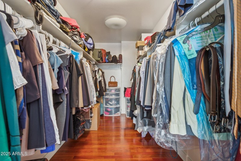 Primary suite walk-in closet