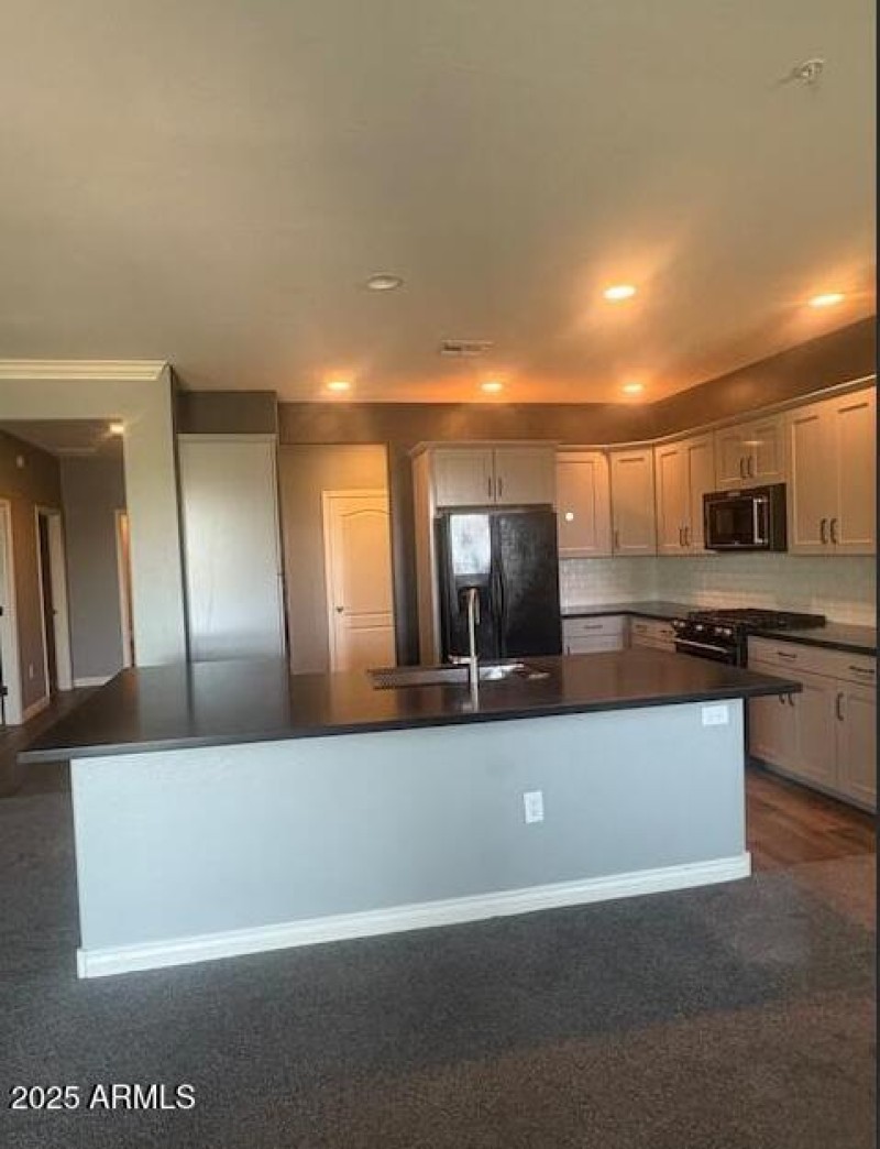 Vacant kitchen shot