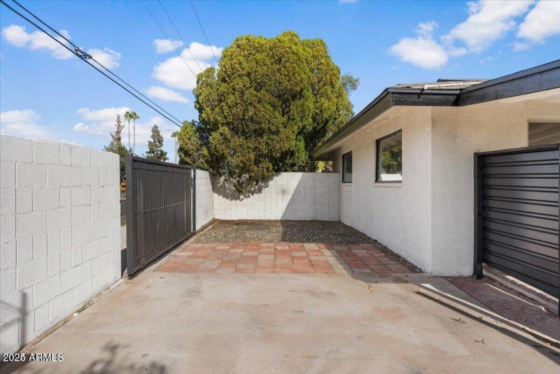 RV GATE