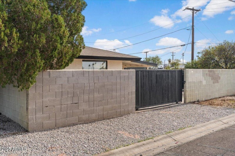 SIDE RV GATE