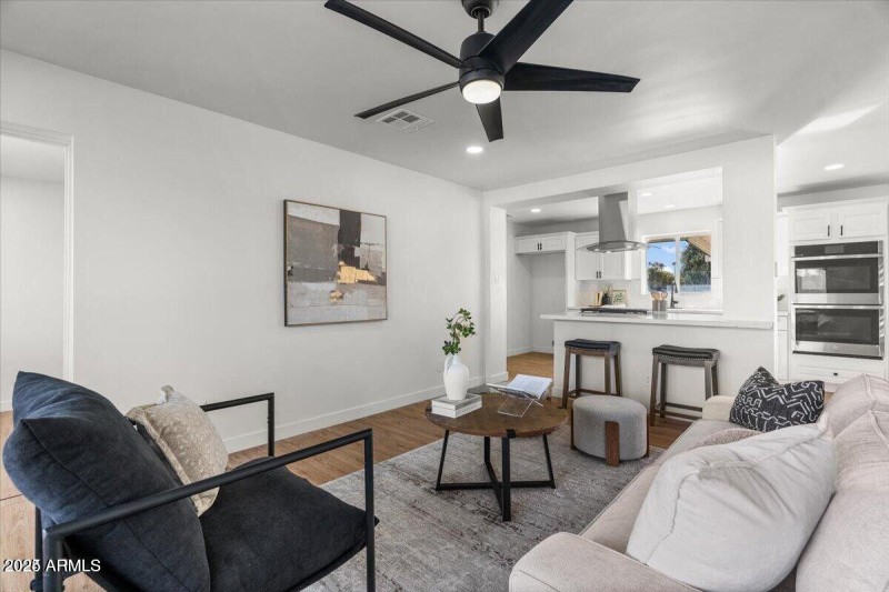 LIVING ROOM 8