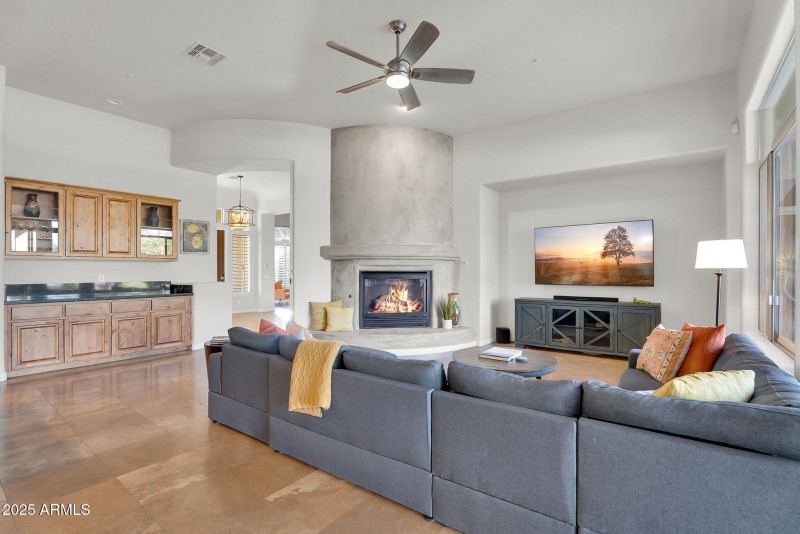 Spacious family room to gather!