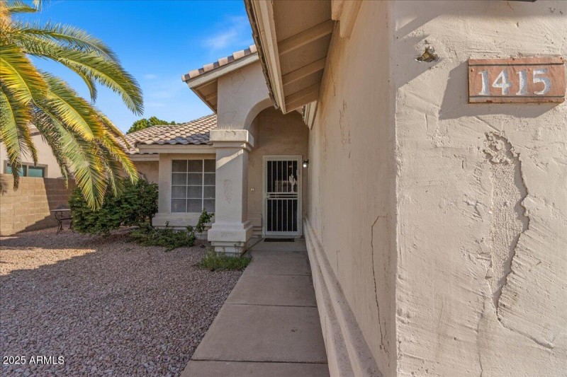04-Front walkway