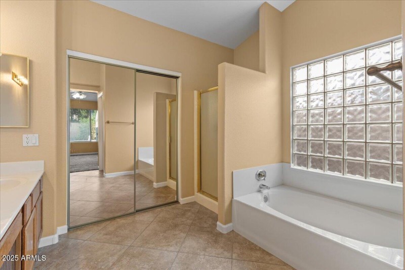 21-Priamry bathroom