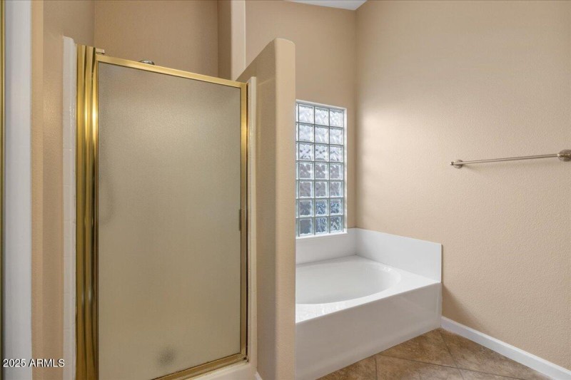 22-Priamry bathroom