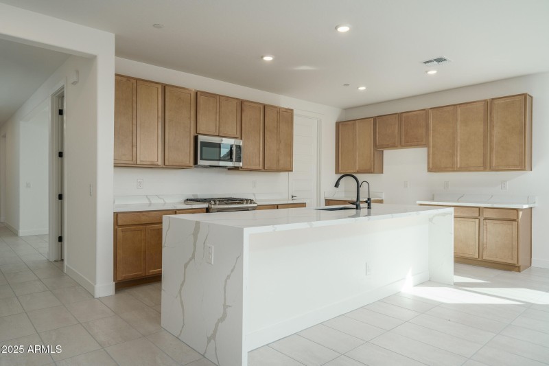 4) KITCHEN