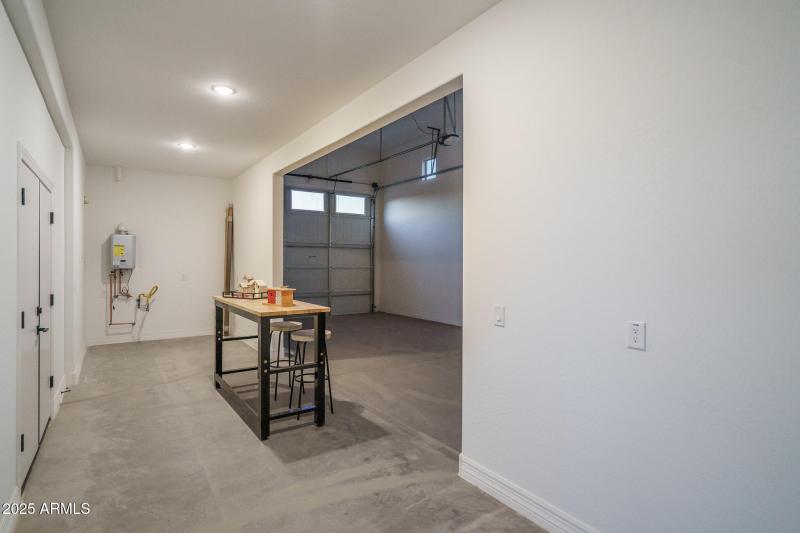 38) RV GARAGE WORKSHOP