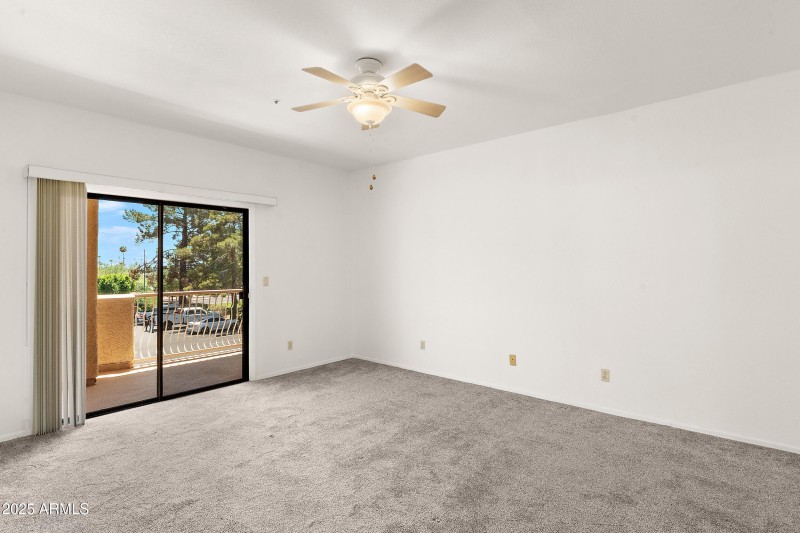 Bright Bedroom w/ Balcony