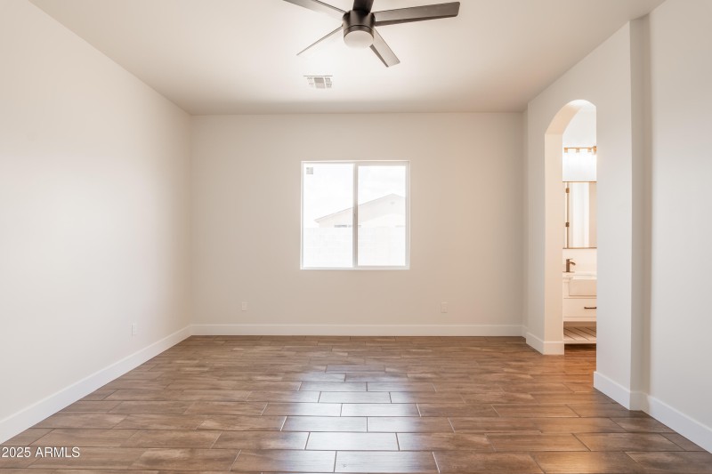 Master Bedroom (1)