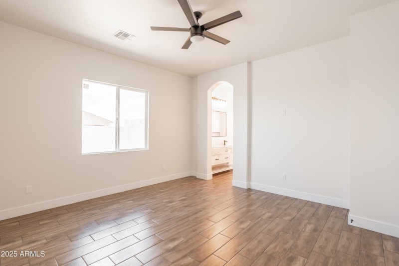 Master Bedroom (2)
