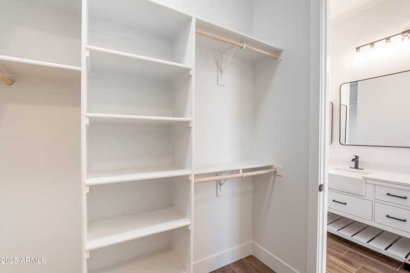 Master Closet (1)