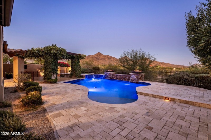 002_Pool Night View