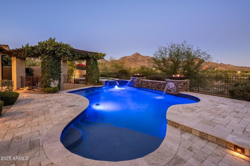 041_Pool Night View 2