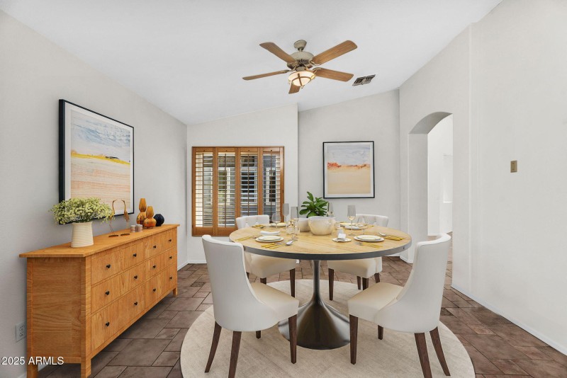 125-web-or-mls-HolmesVirtualStaging-04