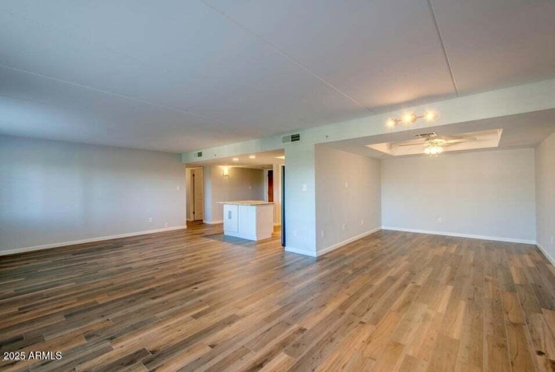 05GreatRoom+Den01