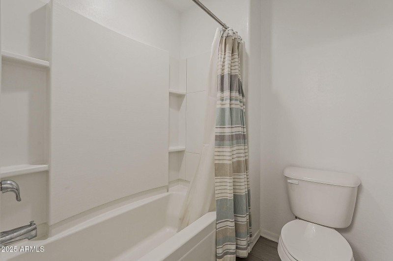 Guest Bath with Tub/Shower Combo