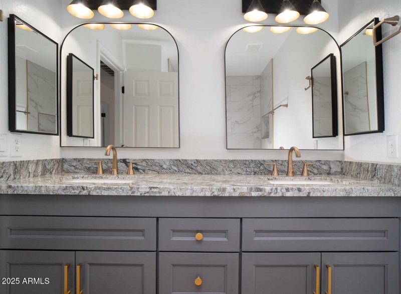 Dual Sinks in Bath 2
