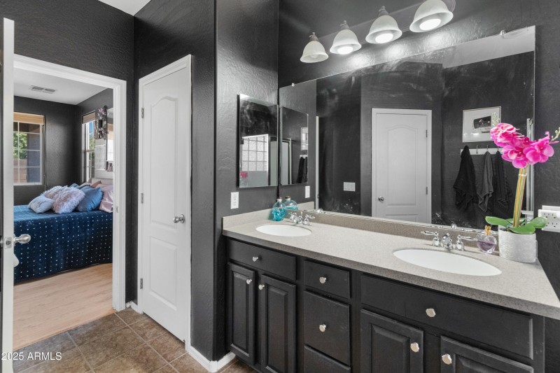 Marlborough-17376-Master-Bath2