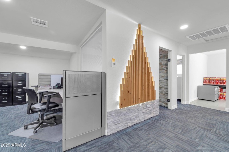 2837 W Northern Ave-24
